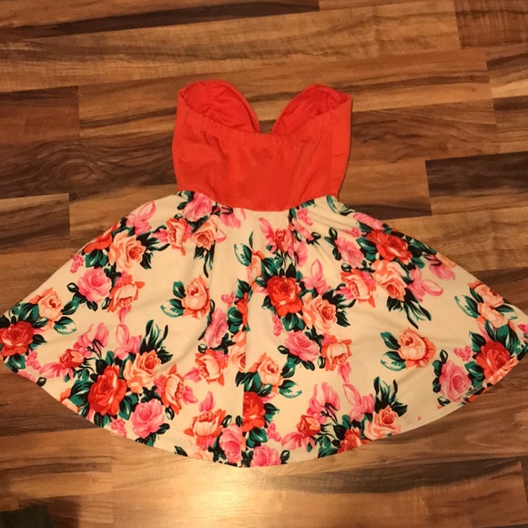 Dress - Picture 2 of 3